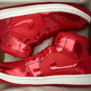 Jordan 1 Mid SE in Red and White
